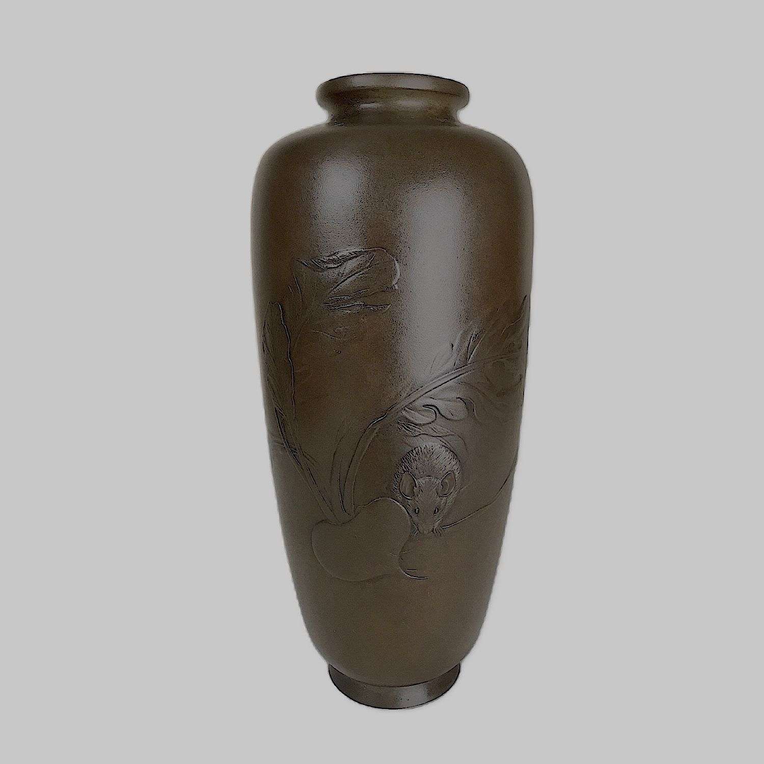 Japanese bronze vase with a rat signed Seiunsai Yoshitani Meiji period