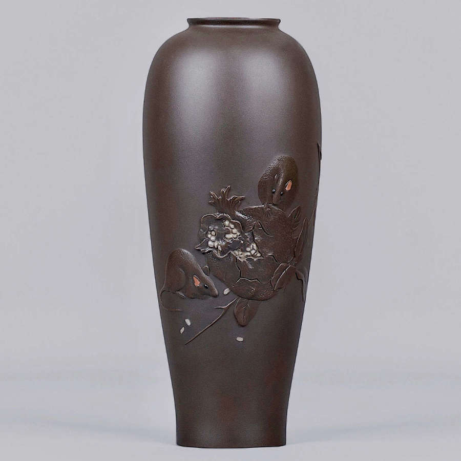 Japanese bronze vase with rats signed Hasegawa Issei Meiji period