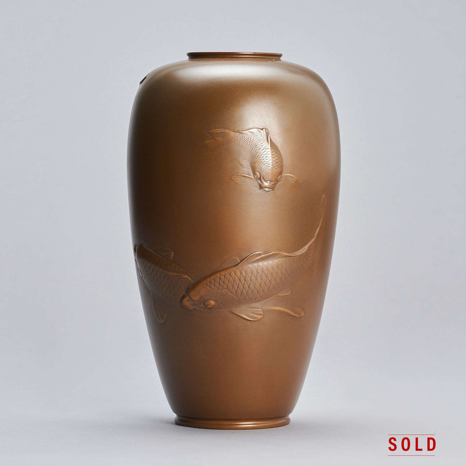 Japanese bronze vase with koi carps signed Unsho Meiji period