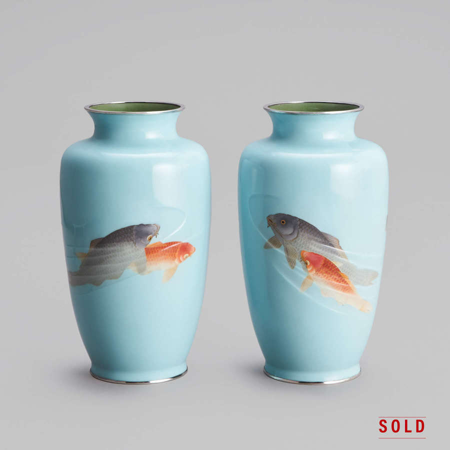 Japanese pair cloisonn&eacute; enamel vases by Gonda Hirosuke Taishō period