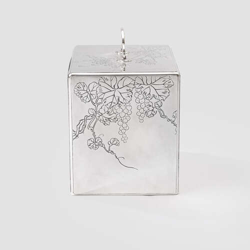 Japanese silver kodansu box signed Miyamoto Shoko of Tokyo Meiji period