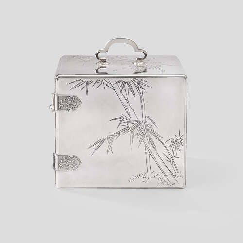 Japanese silver kodansu box signed Miyamoto Shoko of Tokyo Meiji period
