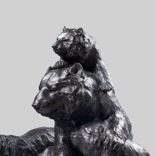Japanese bronze mother bear with cubs signed Asakura Yoshiharu Meiji period