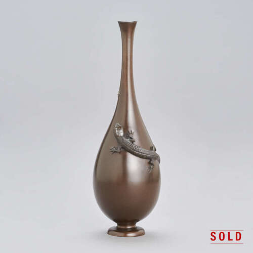 Japanese bronze vase with a lizard signed Mitani Meiji period