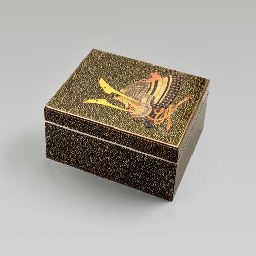 Japanese lacquer ryoshibako (paper box) with Samurai helmet Meiji period